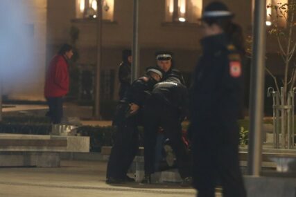 INCIDENT ISPRED PALATE Tinejdžerka uzviknula "Ko je ubio Davida?", policija je uhapsila (FOTO)