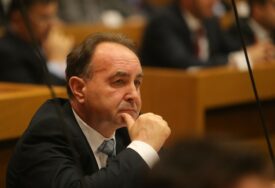 Ivić kritikuje vlast “U sjenci kampanje, nastavlja se ponižavanje običnih ljudi”