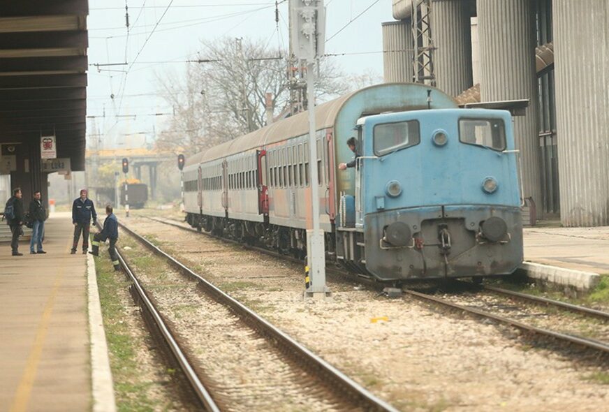 Voz USMRTIO ČOVJEKA u Banjaluci, druga osoba teško povrijeđena (FOTO)