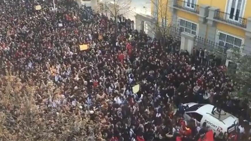 PROTESTI U ALBANIJI Studenti postavili ultimatum vladi Edija Rame: Imate rok do četiri popodne (FOTO, VIDEO)