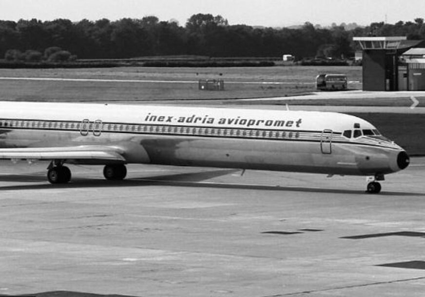 STRADALO 180 PUTNIKA Bivša Jugoslavija na DANAŠNJI DAN zavijena u crno zbog STRAVIČNE AVIONSKE NESREĆE (VIDEO)