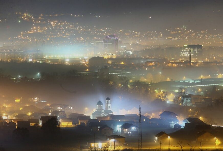 FOTOREPORTER SRPSKAINFO U NOĆNOJ PATROLI Ove fotografije pokazuju kako Banjalučani žive okruženi gustim smogom i maglom (FOTO)