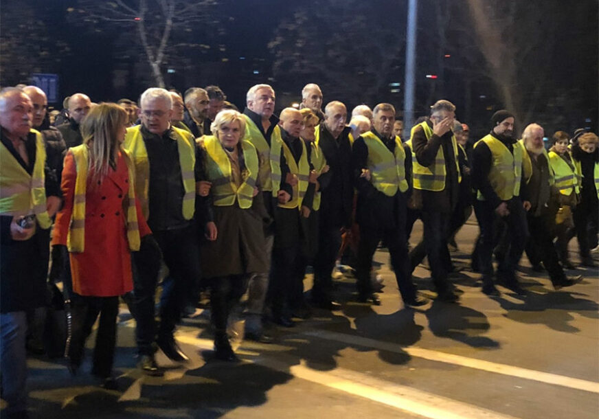 “Tražimo ostavku Vlade, fer i demokratske izbore”: Pristalice DF održale skupove u više crnogorskih gradova