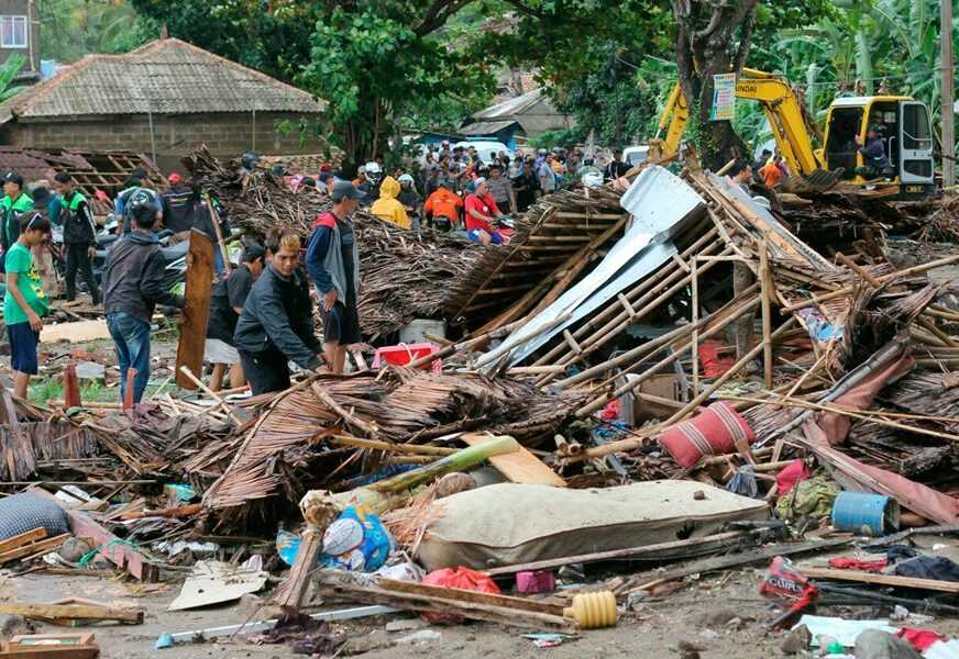 CRNI BILANS RASTE U cunamiju u Indoneziji poginule 334 osobe