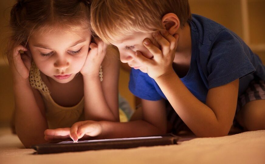 OD JUJTJUB ZVIJEZDA DO MATEMATIKE Šta djeca zapravo traže na internetu