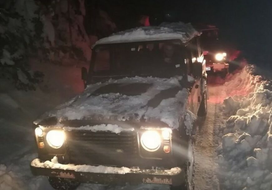 POTRAGA TRAJALA SATIMA Noćas uspješno evakuisano OSAM OSOBA sa planine kod Bihaća