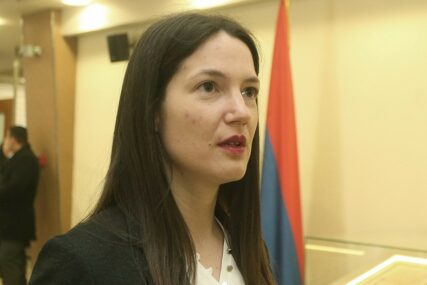 „AKO JE RAD VLADE JAVAN, ZAŠTO NE DOBIJEM DOKUMENT?“ Jelena Trivić deset dana čekala odgovor ministarstva