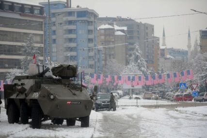 "OZBILJAN AMERIČKI UDAR" Prištinski mediji sumnjaju da Kosovu prijete žestoke sankcije, naredna mjera povlačenje iz baze