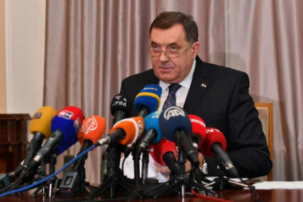 PRVA SJEDNICA PREDSJEDNIŠTVA Dodik: Džaferović i Komšić su pristali da se UKLONI ZASTAVA FBiH