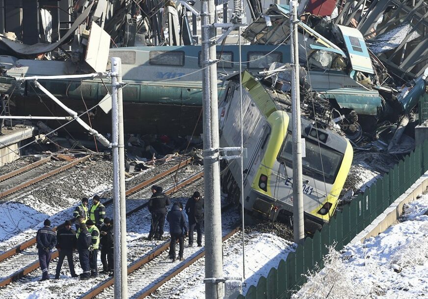 RASTE BROJ ŽRTAVA Devet osoba poginulo i 50 povrijeđeno u željezničkoj nesreći u Turskoj