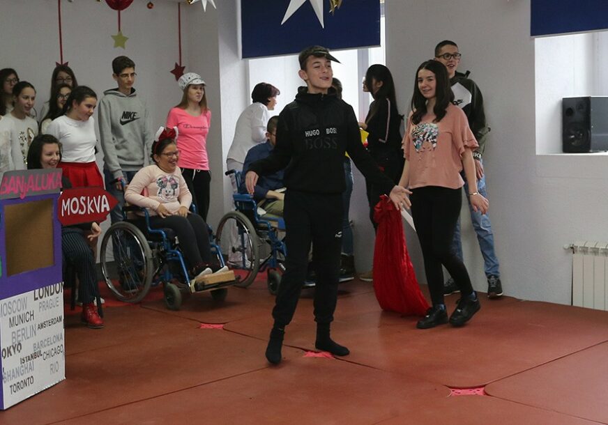 LIJEPA VIJEST ZA 150 DJECE U "Zotović" stigao čarobni robot "Čika Gvozden"