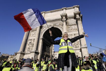 PROTESTI U FRANCUSKOJ Sukobi policije i demonstranata u Parizu i Amijenu