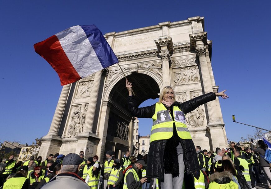 PROTESTI U FRANCUSKOJ Sukobi policije i demonstranata u Parizu i Amijenu