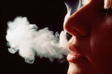 ZABRINJAVAJUĆI PODACI U Srpskoj puši svaka deseta mlada osoba, duvanski dim sadrži čak 50 kancerogenih supstanci