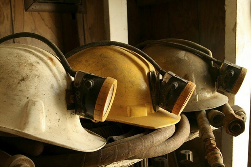 POVUKLA IH KUKA ZA PREVOZ UGLJA Dva rudara teško povrijeđena u nesreći u rudniku
