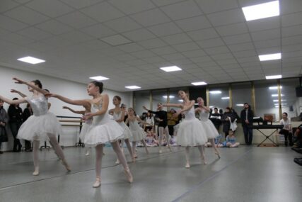 Premijera plesne predstave „Ružno pače“: Priča o odrastanju i ljubavi prema baletu