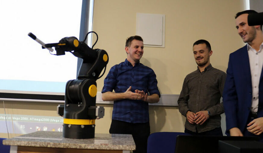 INOVACIJA ZA DIVLJENJE Studenti izradili robotsku ruku koja štedi vrijeme i ČUVA ZDRAVLJE