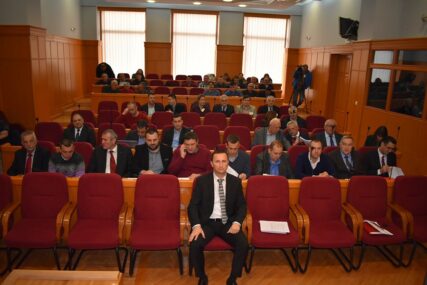PRISUSTVOVAO SAMO JEDAN ODBORNIK OPOZICIJE Skupština grada Trebinje usvojila budžet u iznosu od 27,8 miliona maraka
