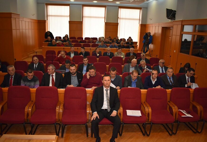 PRISUSTVOVAO SAMO JEDAN ODBORNIK OPOZICIJE Skupština grada Trebinje usvojila budžet u iznosu od 27,8 miliona maraka