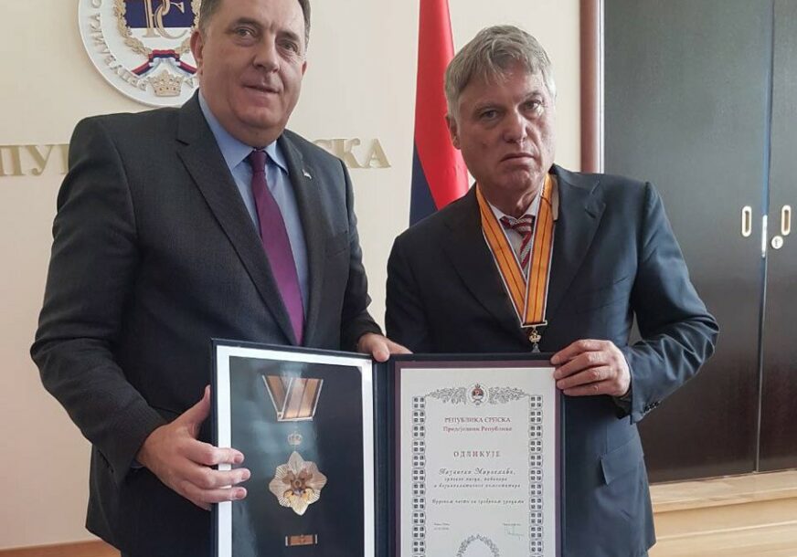 „OVO MI JE DRUGO ODLIKOVANJE, PRVO JE OD TITA“ Dodik odlikovao Lazanskog ordenom časti sa srebrnim zracima
