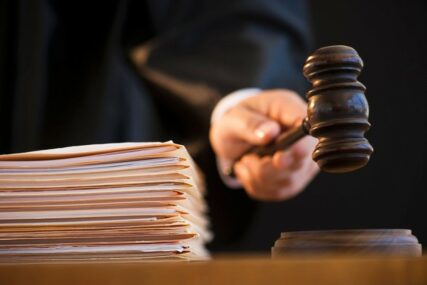 ZLOUPOTRIJEBILA POLOŽAJ Advokat iz Bugojna optužena da je KLIJENTE OJADILA ZA MILIONE
