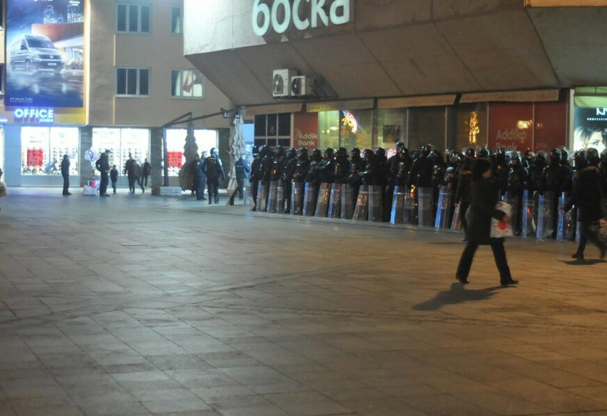GRAĐANI NE ODUSTAJU Policija u Banjaluci zabranila okupljanja, traži se odobrenje za dva javna skupa