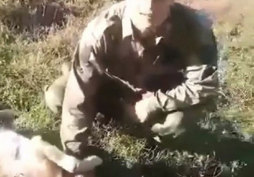 Ovaj mladić je snimljen kako zlostavlja psa, a nedavno je počinio i NOVI ZLOČIN kod Banjaluke (VIDEO)
