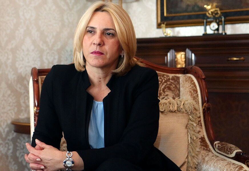 “TIJESNO I SKUČENO” Cvijanovićeva poručila da ZVIŽDUCI Dodiku pokazuju LOŠU STRANU Sarajeva