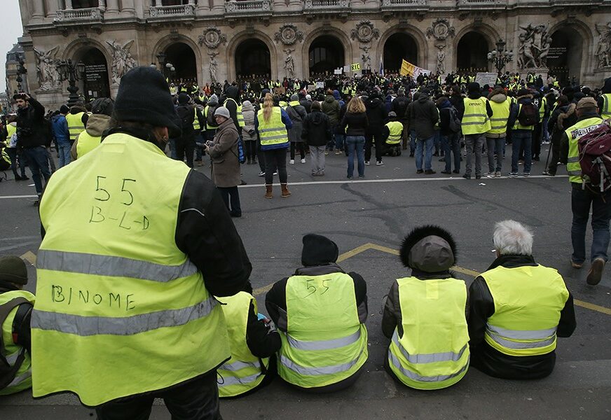 I DANAS NA ULICAMA Nastavljeni protesti "žutih prsluka", blokirani kružni tokovi širom Francuske