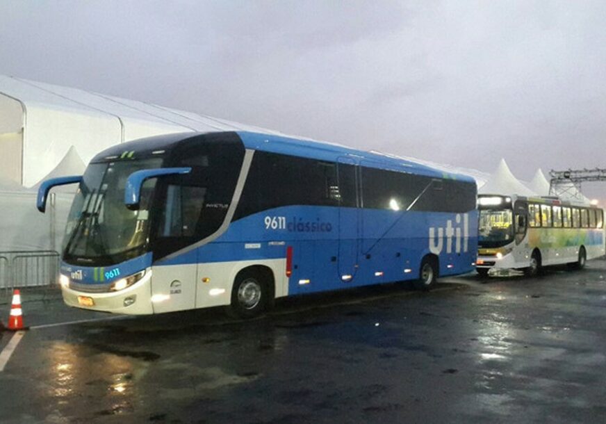 SVAKA ČAST! Vozač školskog autobusa mjesecima ODVAJAO OD USTA kako bi kupio poklone za SVU DJECU (FOTO)