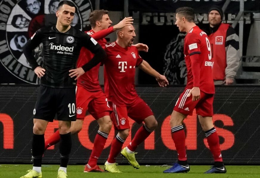 Bajern siguran u Frankfurtu, povreda Gaćinovića