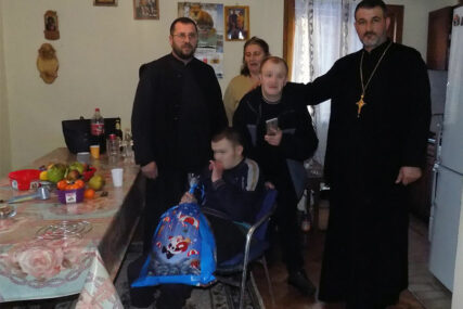 Sveštenici iz Milića povodom praznika Djetinjci darovali djecu da posebnim potrebama