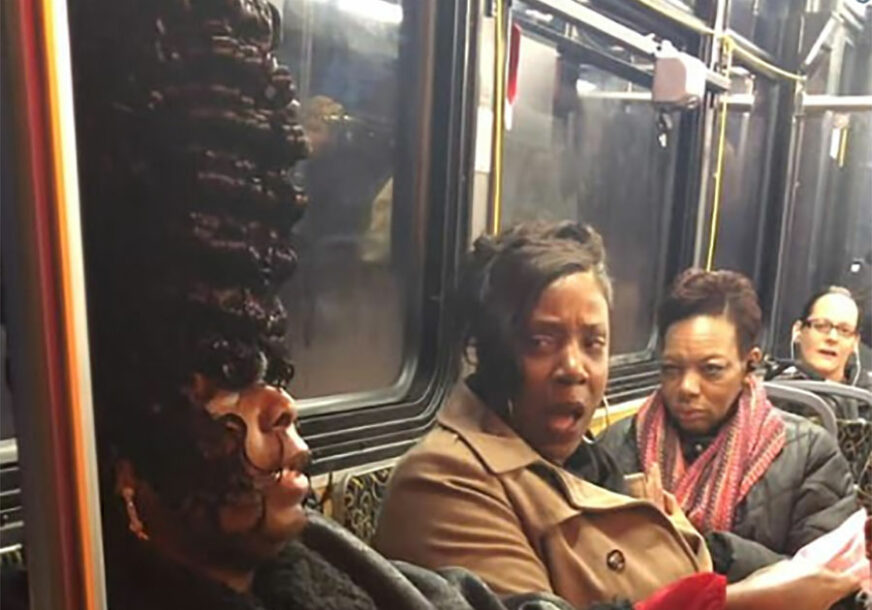 Ova žena smatra da izgleda privlačno zbog svoje EKSTRAVAGANTNE FRIZURE, a onda je zbog noktiju počela je SVAĐA u autobusu (VIDEO)