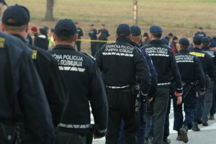 VELIKA AKCIJA GRANIČNE POLICIJE Više od 100 migranata sinoć pokušalo ući u BiH (VIDEO)