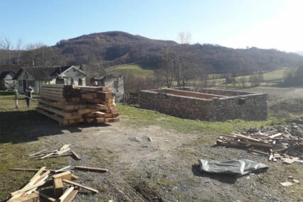 U Hašane stigli dijelovi za drvenu konstrukciju replike rodne kuće Branka Ćopića