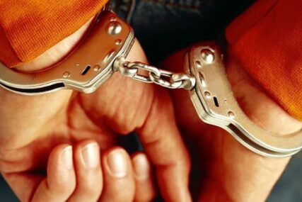 Istočno Sarajevo: Policija uhapsila muškarca (42) zbog posjedovanja kokaina i oružja