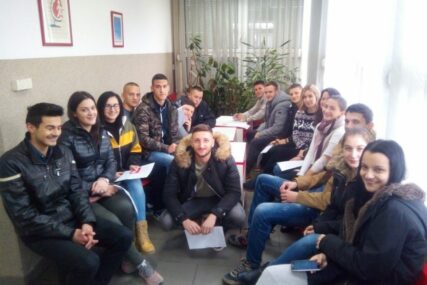 HUMANI STUDENTI Darovali krv, a za sebe nisu htjeli zadržati ni POKLON SLATKIŠ