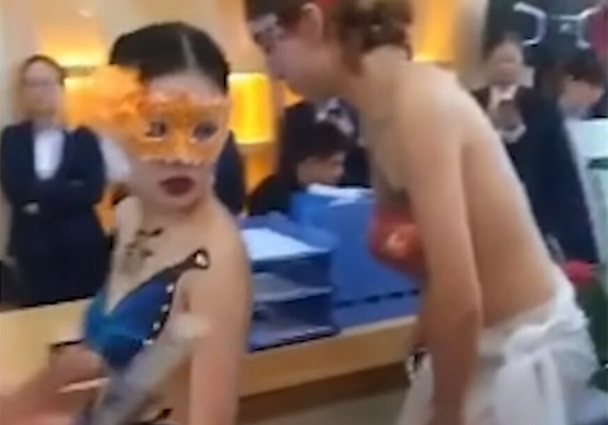 BIZARNO Apartmani u Kini promovisani crtežima na POLUGOLIM ŽENAMA (VIDEO)