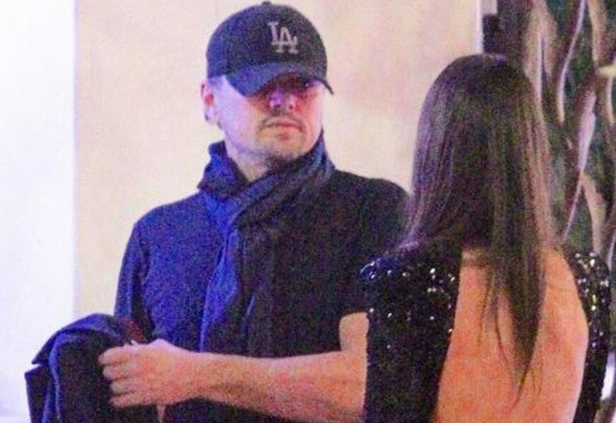 IZGUBIO GLAVU ZA 23 GODINE MLAĐOM Ona je SLAVNOG ŠMEKERA zasjenila u NAJKRAĆOJ HALJINICI NA SVIJETU (FOTO)