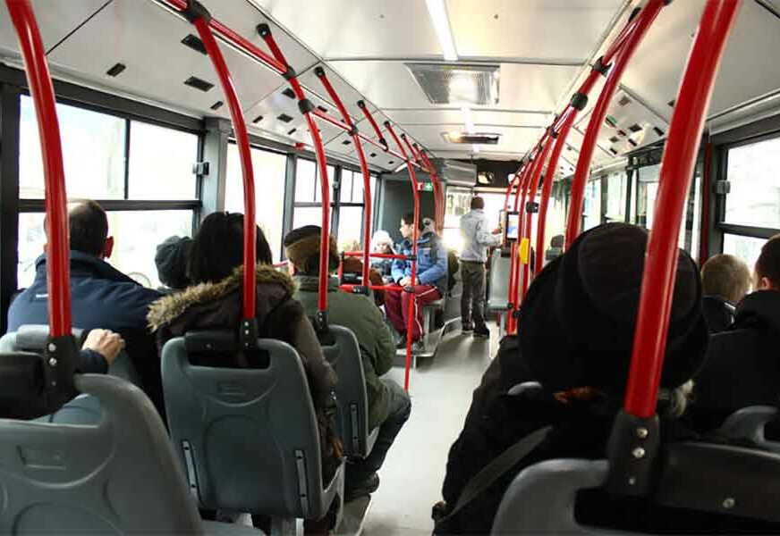 "ZNAM KAD SE VRAĆAŠ KUĆI, MRAK JE TADA" Uhapšeni manijak iz autobusa iz Mladenovca u kući krio i NELEGALNO ORUŽJE