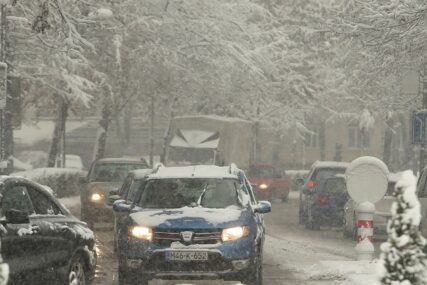 Vozači, budite na oprezu: Snijeg preko planinskih prevoja, opasnost od poledice