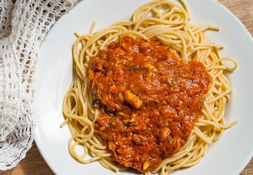 ITALIJANSKI ŠMEK U DOMAĆOJ KUHINJI Ima tri sastojka, a luk čak ne morate ni da sjeckate