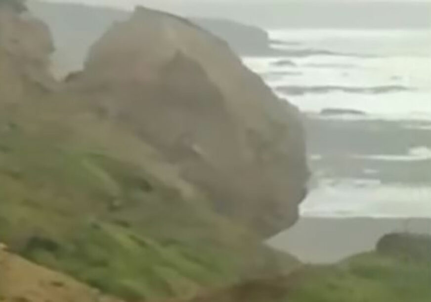 DRAMATIČNA EROZIJA Ona je vidjela kako STIJENA PADA NA PLAŽU, pa je sve i snimila (VIDEO)