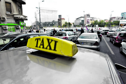 Komunalna policija ODUZELA AUTOMOBIL nelegalnom taksisti