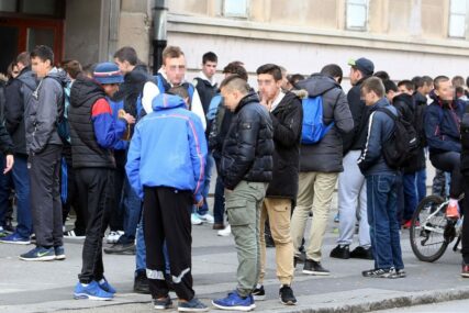 JEDNIMA SE NE UČI, DRUGI ODLAZE DA BI RADILI Evo zašto djeca u BiH najčešće NAPUŠTAJU ŠKOLOVANJE