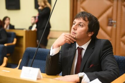 Narodni poslanik IZBAČEN IZ SUDNICE: Nebojša Vukanović nazvao sudiju KADIJOM i pitao kad će ISTRAŽITI KRIMINAL svog supruga
