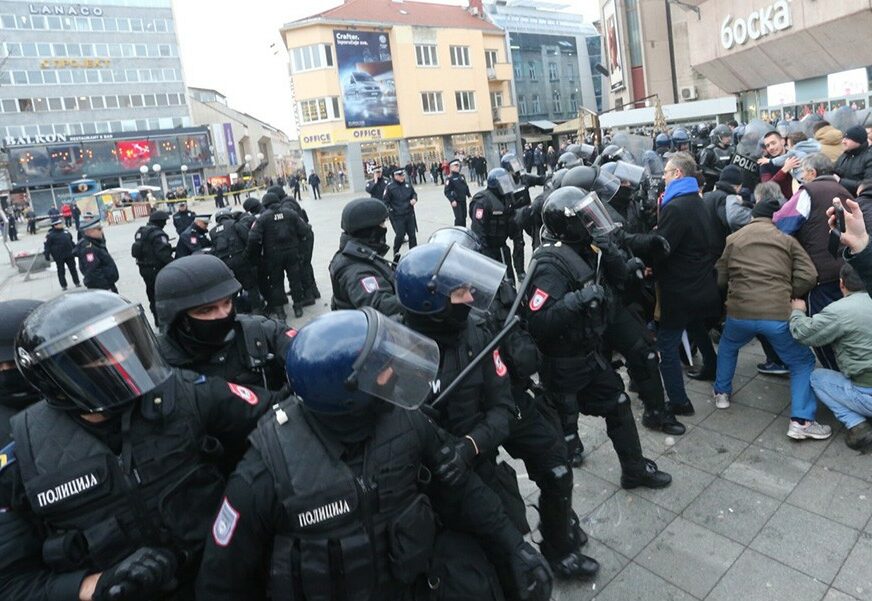 OSCE o protestima u Banjaluci: Prekid javnog okupljanja upotrebom sile je neprihvatljiv