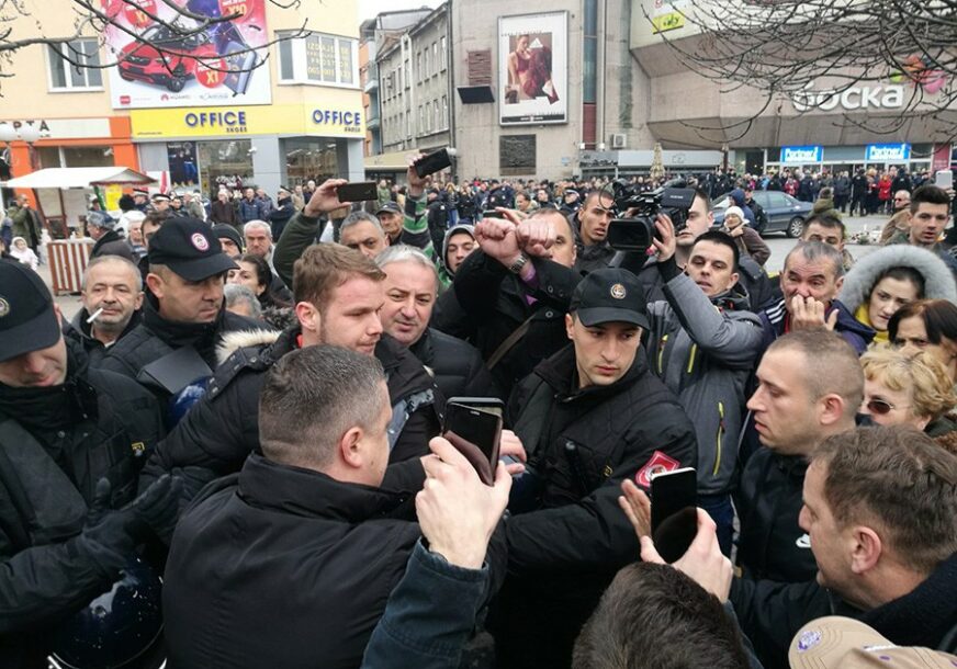 STALI UZ PORODICU DRAGIČEVIĆ Političari osudili današnja hapšenja u Banjaluci