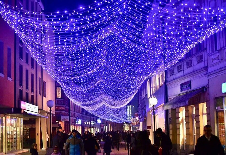 Zasijalo zvjezdano nebo iznad Gospodske ulice: Hiljade lampica za novogodišnji ugođaj