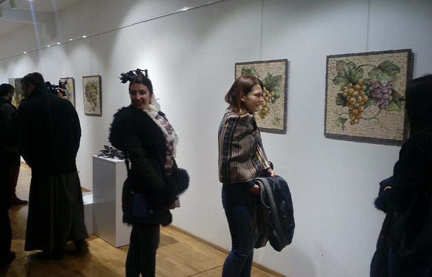 U Andrićgradu otvorena izložba slika i mozaika Bisenije Tereščenko